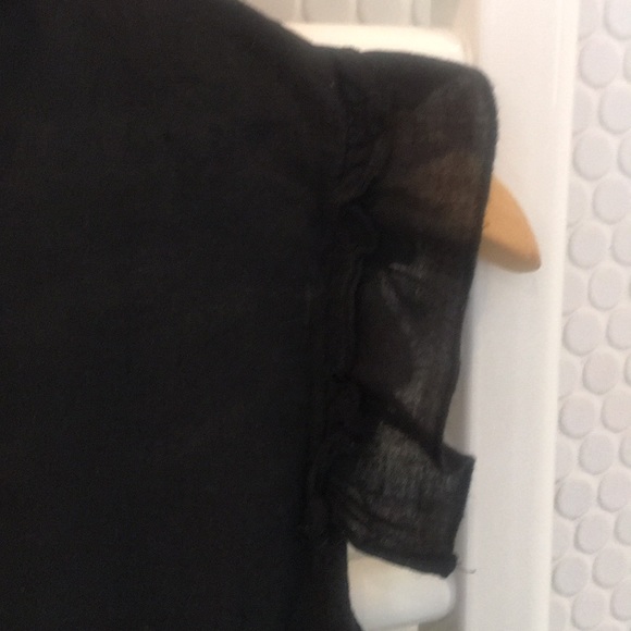 Adorable boho blouse w/ embroidered ribbon detail - Picture 6 of 9